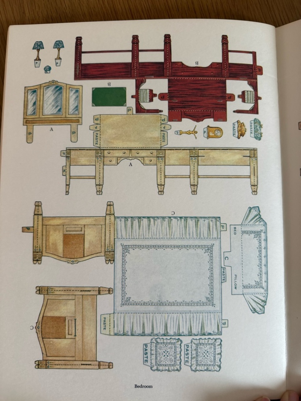 VNTG 1981 Dover "Cut & Assemble Paper Dollhouse Furniture" - UNCUT & Complete - Picture 13 of 16